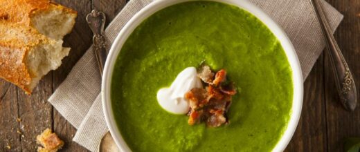 Soupe&#x20;de&#x20;courgette,&#x20;feuille&#x20;de&#x20;bourrache&#x20;et&#x20;fromage&#x20;de&#x20;ch&#x00E8;vre